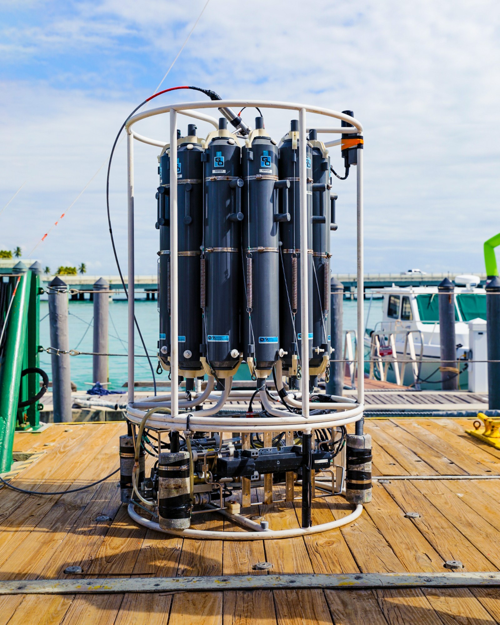 apparatus with cylinders